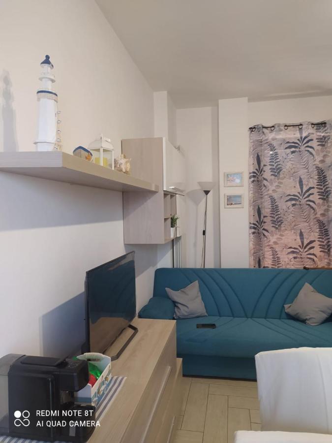 Casa Vacanza Indaco Φιουμιτσίνο Εξωτερικό φωτογραφία