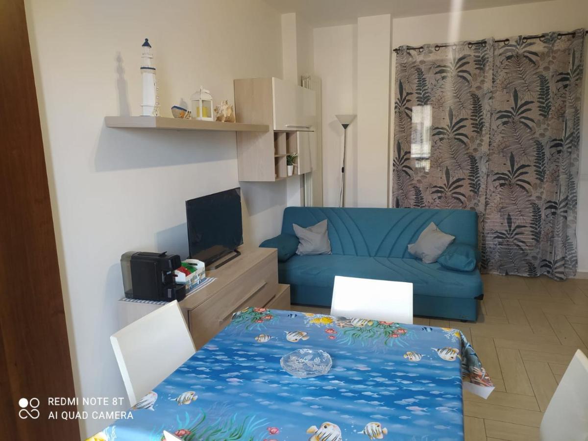 Casa Vacanza Indaco Φιουμιτσίνο Εξωτερικό φωτογραφία