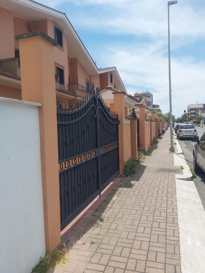 Casa Vacanza Indaco Φιουμιτσίνο Εξωτερικό φωτογραφία